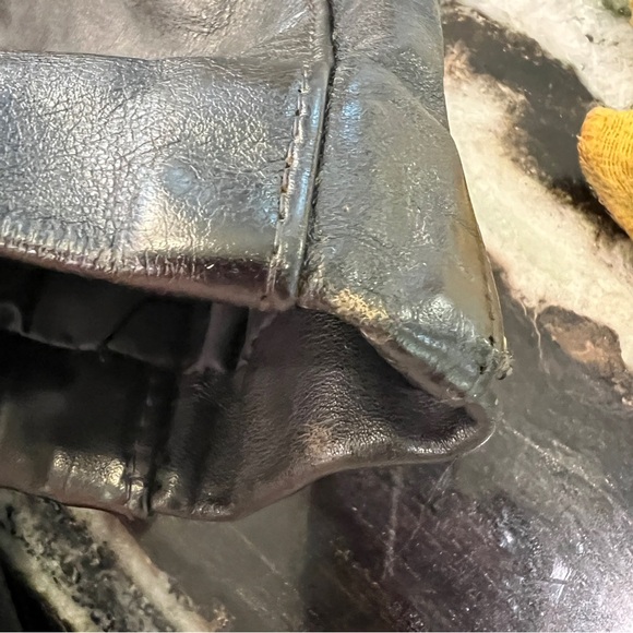 Classic vintage leather jacket - size small with zippers and flare - Picture 12 of 13